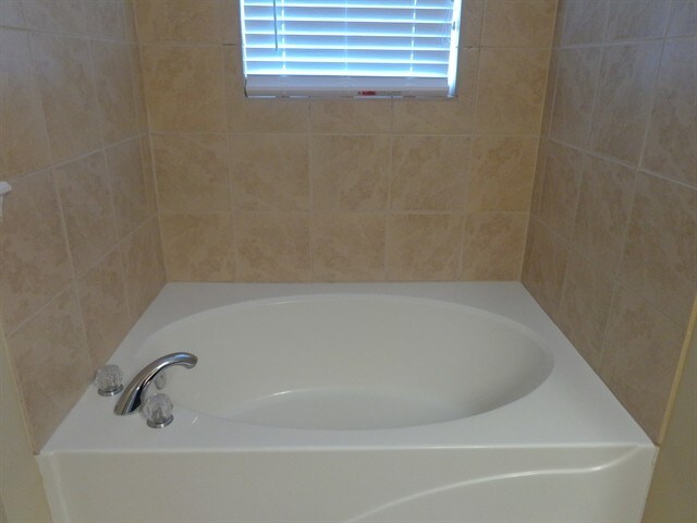 Building Photo - 1049 Vanguard Dr