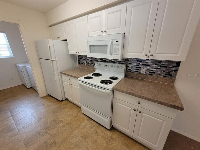 Building Photo - 36137 Lake Chase Blvd