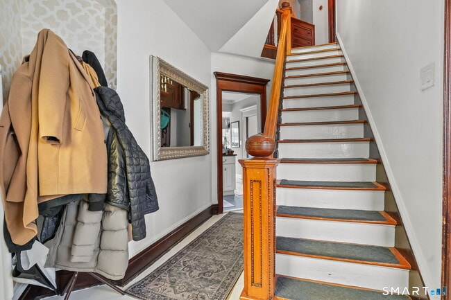 Building Photo - 8 Quintard Ave