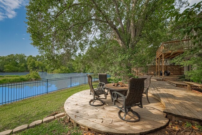 Building Photo - 1123 Horseshoe Dr
