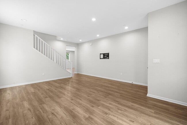 Building Photo - Modern Luxury 4-Bedroom 3-Bathroom Home wi...