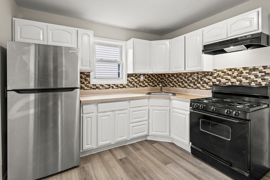 Building Photo - 390 S 19th St