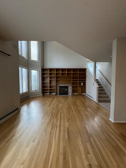 Building Photo - 2025 Mathews St