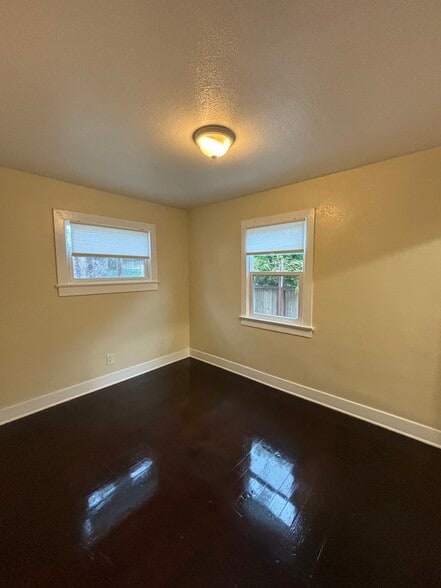 2nd Bedroom / Office - 912 1/2 California Ave