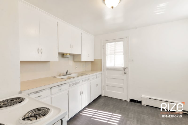 Building Photo - 521 28th St