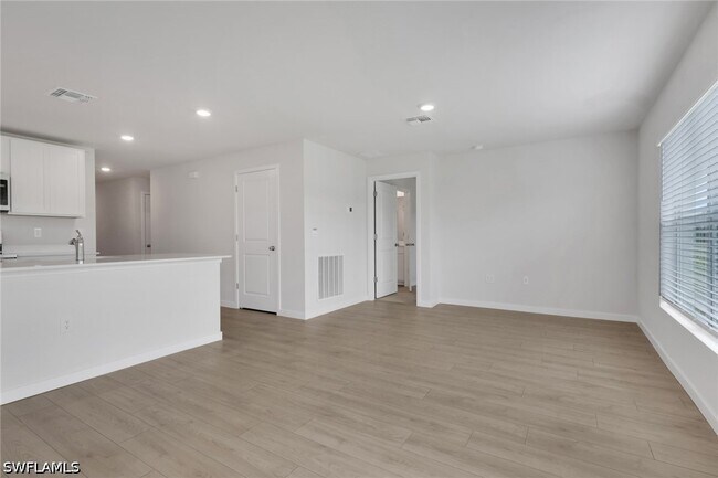 Building Photo - 533 Ilaria Ct