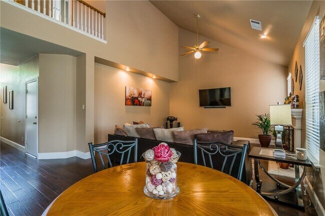 Building Photo - 15713 Monona Cove