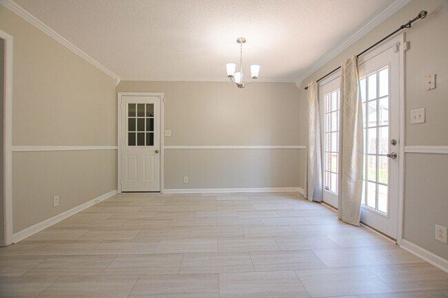 Building Photo - 1701 Autumnwood Blvd