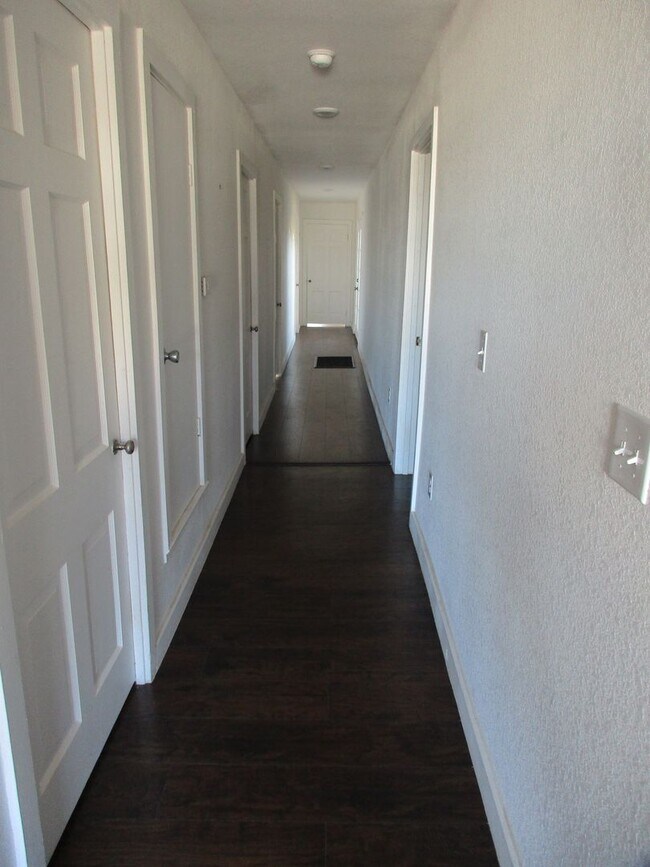 Building Photo - Beautiful 4/3 House for Rent in Lampasas, TX
