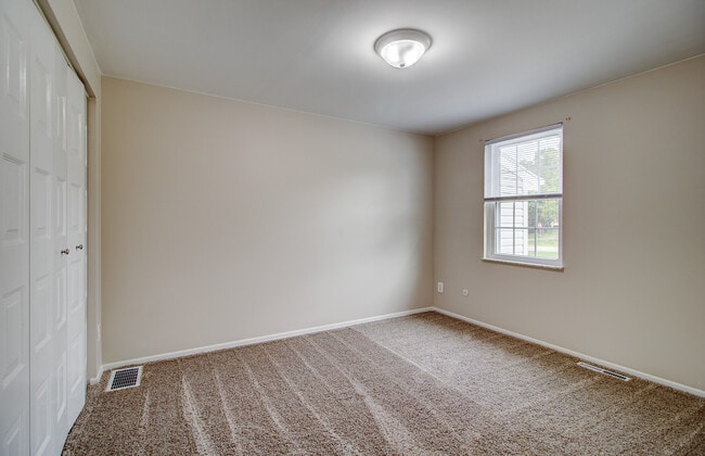 Building Photo - 204 Parkwood Dr