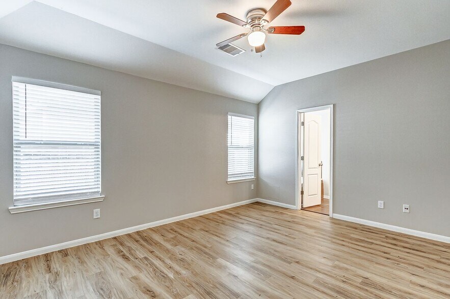 Building Photo - 12943 Pecan Shores Dr