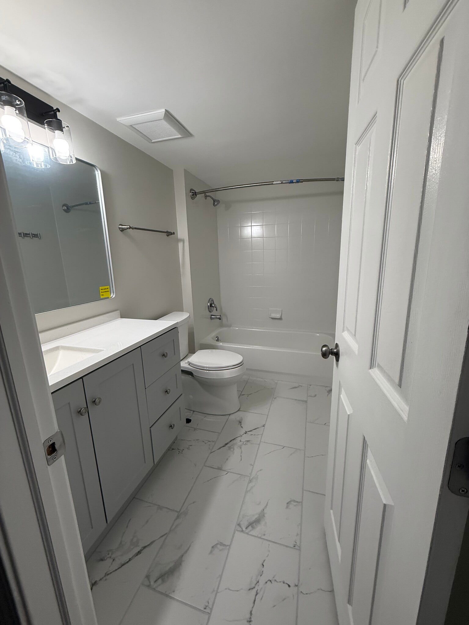 Bathroom - 4750 N Elston Ave