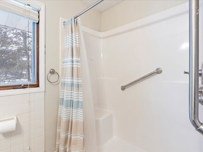 Building Photo - 3 Bedroom House on Mille Lacs Lake - All U...