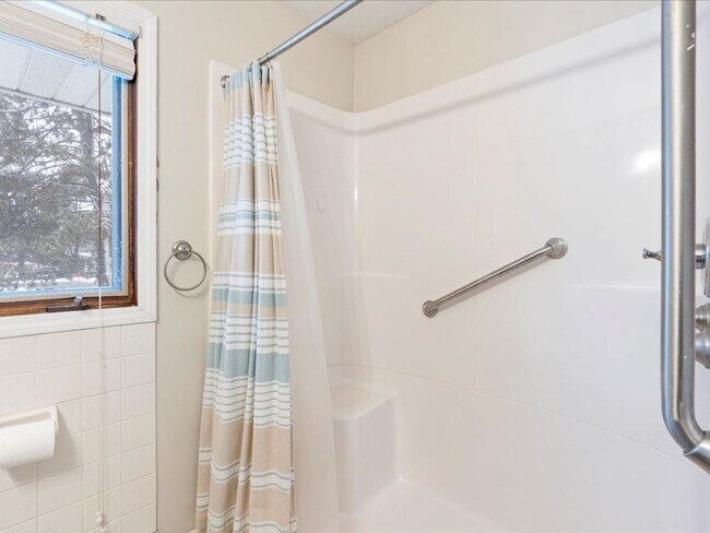 Building Photo - 3 Bedroom House on Mille Lacs Lake - All Utilities Included in Rent