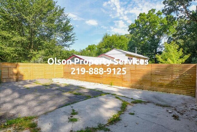 Building Photo - 6215 Glen Dr