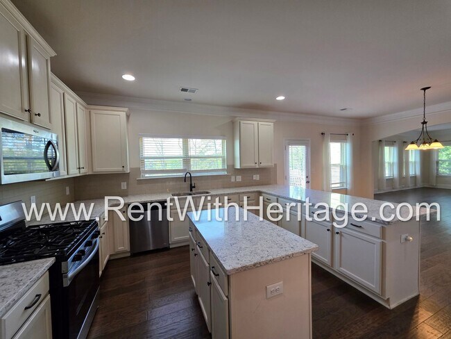 Building Photo - ABSOLUTELY BEAUTIFUL 5 BEDROOM/ 4.5 BATH HOME YOU DONT WANT TO MISS.