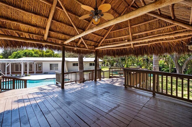 Building Photo - 11301 SW 91 Ave