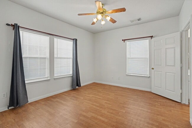 Building Photo - 321 E Wilkins St