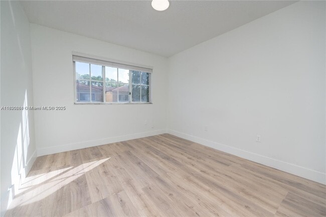Building Photo - 2406 Centergate Dr