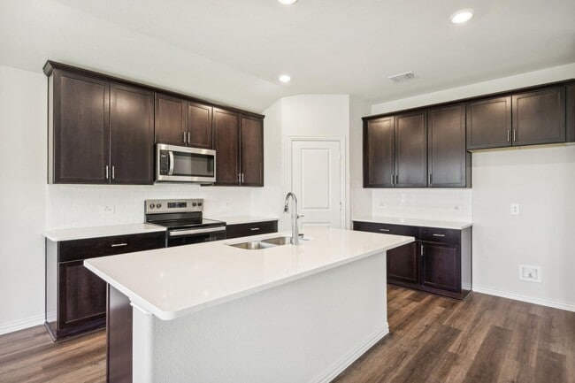 Building Photo - 2203 Gustavus Dr