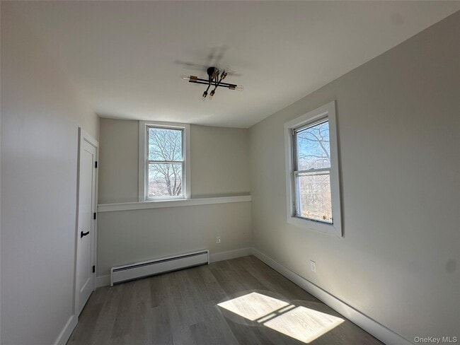 Building Photo - 1445 Burlingham Rd