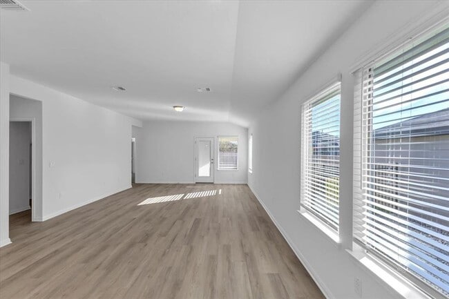 Building Photo - 5009 Hazelnut Ln