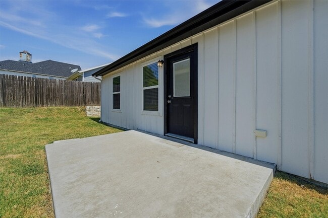 Building Photo - 324 Hillcroft Rd