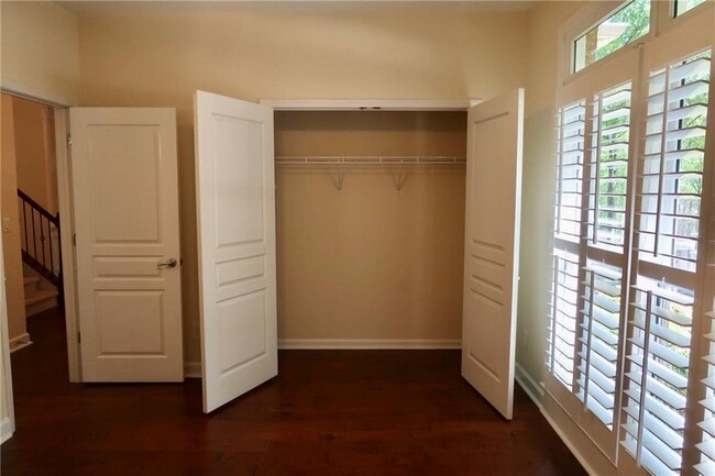 Building Photo - 515 Village Arbor Park NW