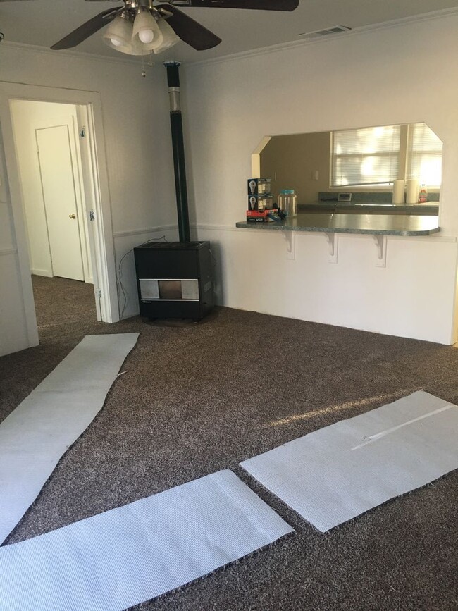 Building Photo - Paradise Cozy 2 bed one bath off of upper pentz road. Newly remodeled, new carpet/paint