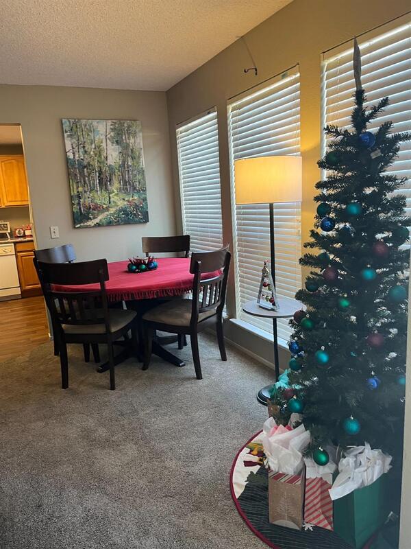 Building Photo - 32 W 7th St