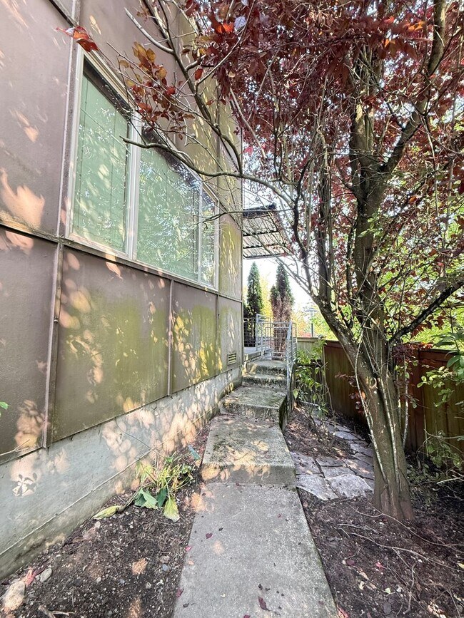 Building Photo - Stylish & Updated Home – 3BR/2.5BA, AC, Ne...
