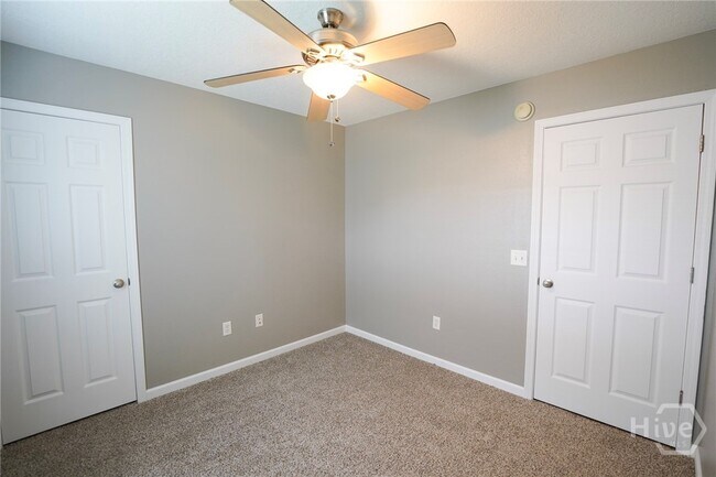 Building Photo - 170 Willow Oak Dr