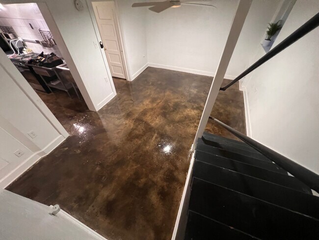 Building Photo - 1568 Vine St