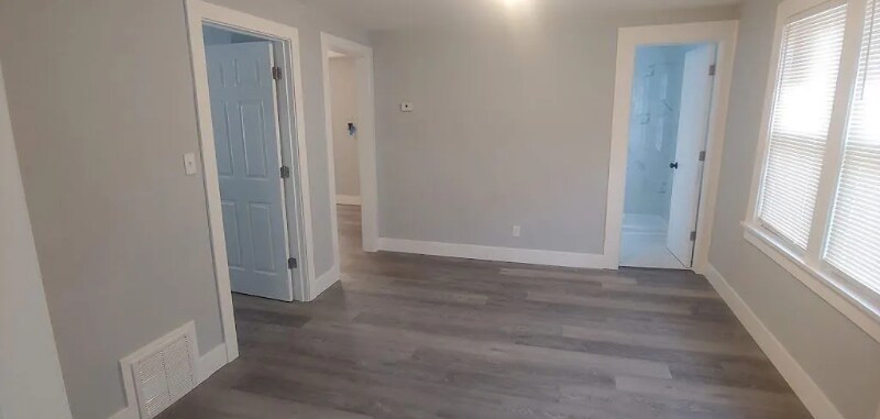 Building Photo - 5807 W Park Hill Ave