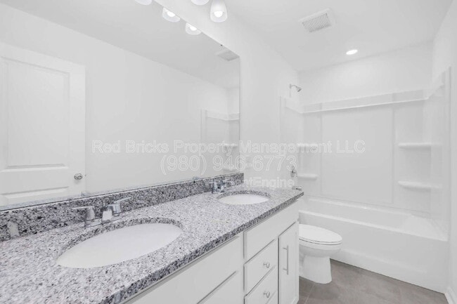 Building Photo - 2137 Riverbend Ave