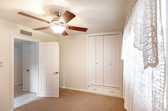 Building Photo - Beautiful Updated Home!