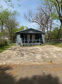Building Photo - 2215 E 11th St