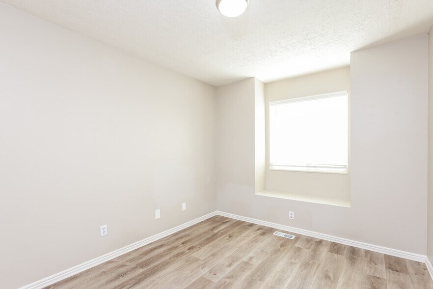 Building Photo - 1658 W 8430 S