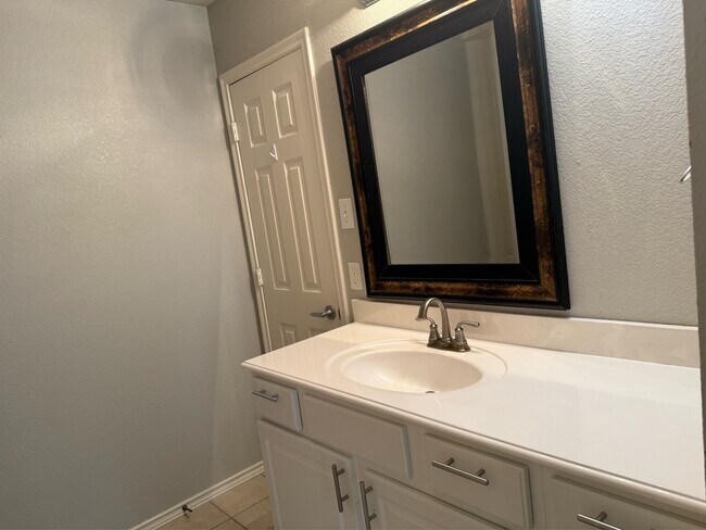 Building Photo - 9720 Colonywood Dr