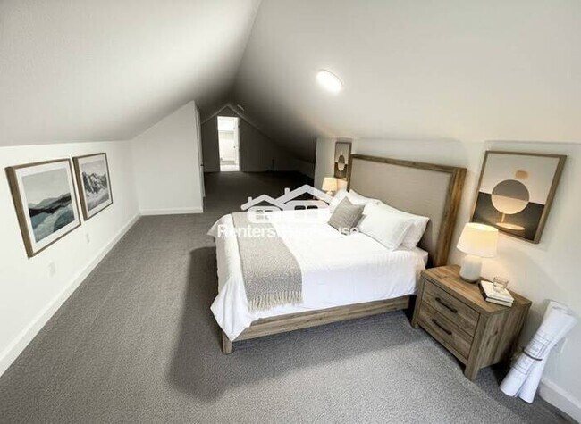 Building Photo - Updated 5 Bedroom/ 2.5 Bath Home In KCMO *READY NOW*