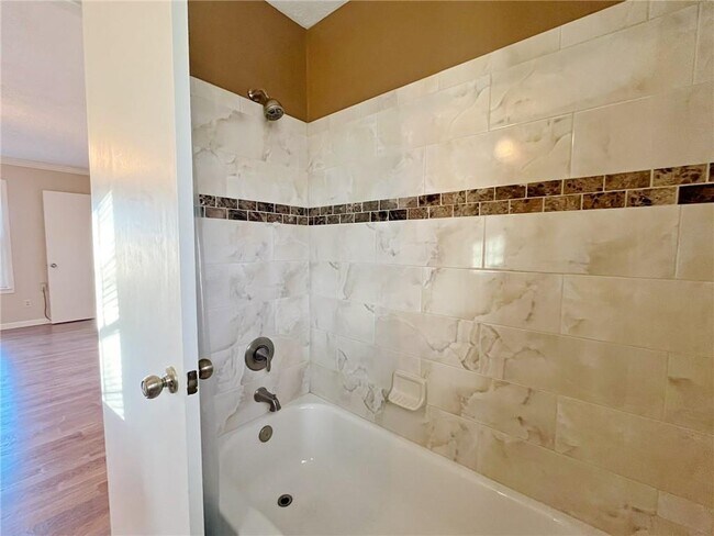 Building Photo - 2896 Landington Way NW