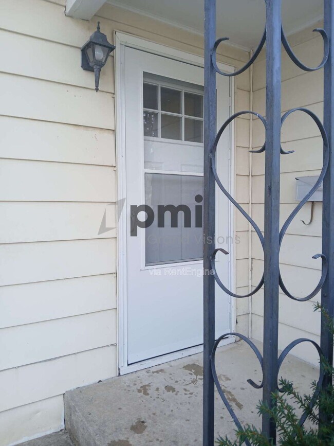 Building Photo - 1404 S 6th St