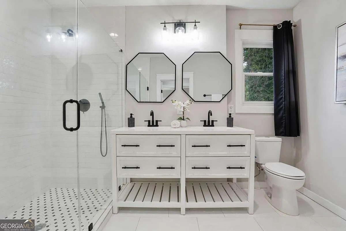 Building Photo - 733 Bonnie Brae Ave SW