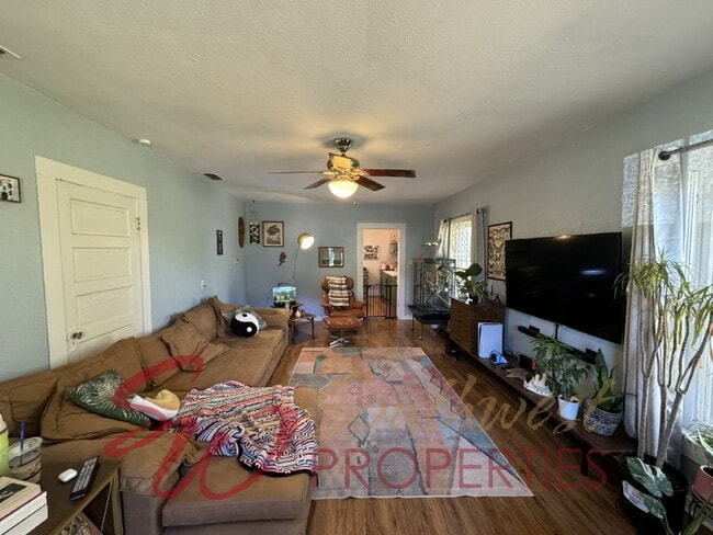 Building Photo - Delightful 2 bedroom, 2 bath with space and charm!!