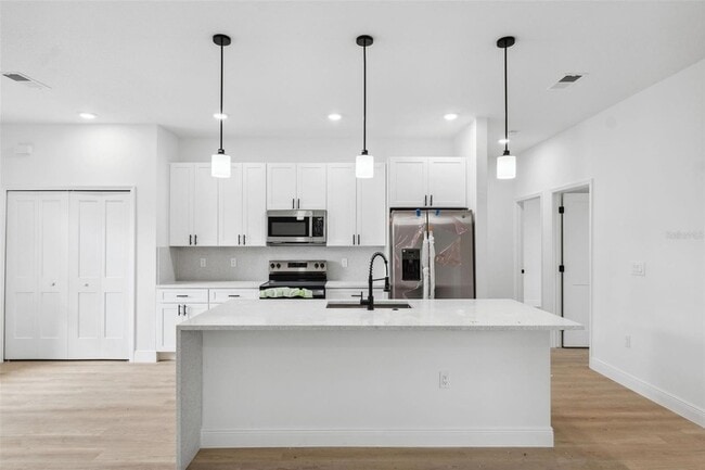 Building Photo - 14930 SW 66th Ave