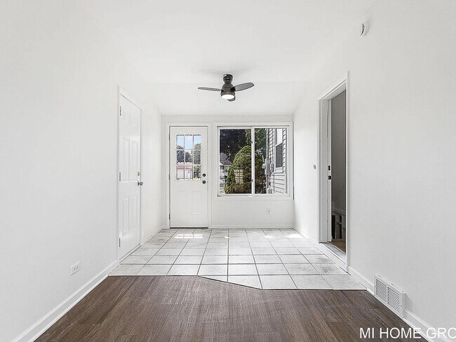 Building Photo - Lovely 3 Bedroom North East Grand Rapids