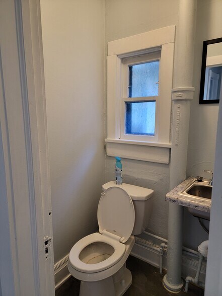 Powder Room - 117 2nd St N