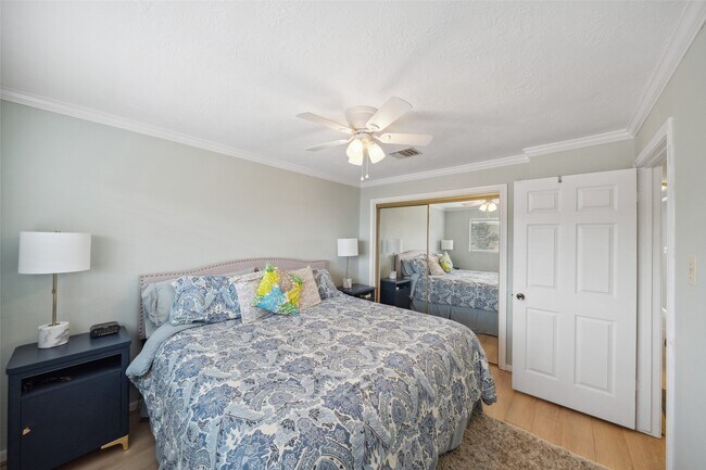 Building Photo - 801 River Rd