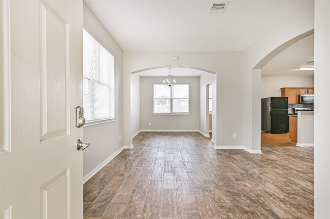 Building Photo - 4714 Montclair Hill Ln