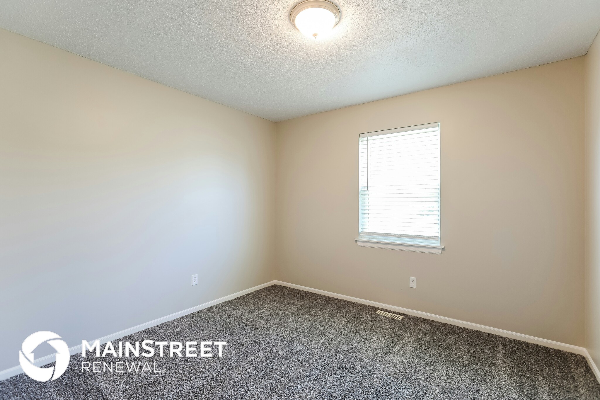 Building Photo - 1104 NE Lindsay Ave